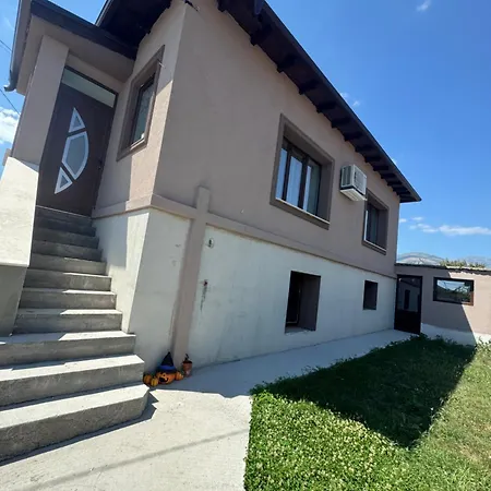 Kamberovi House Case de vacanță